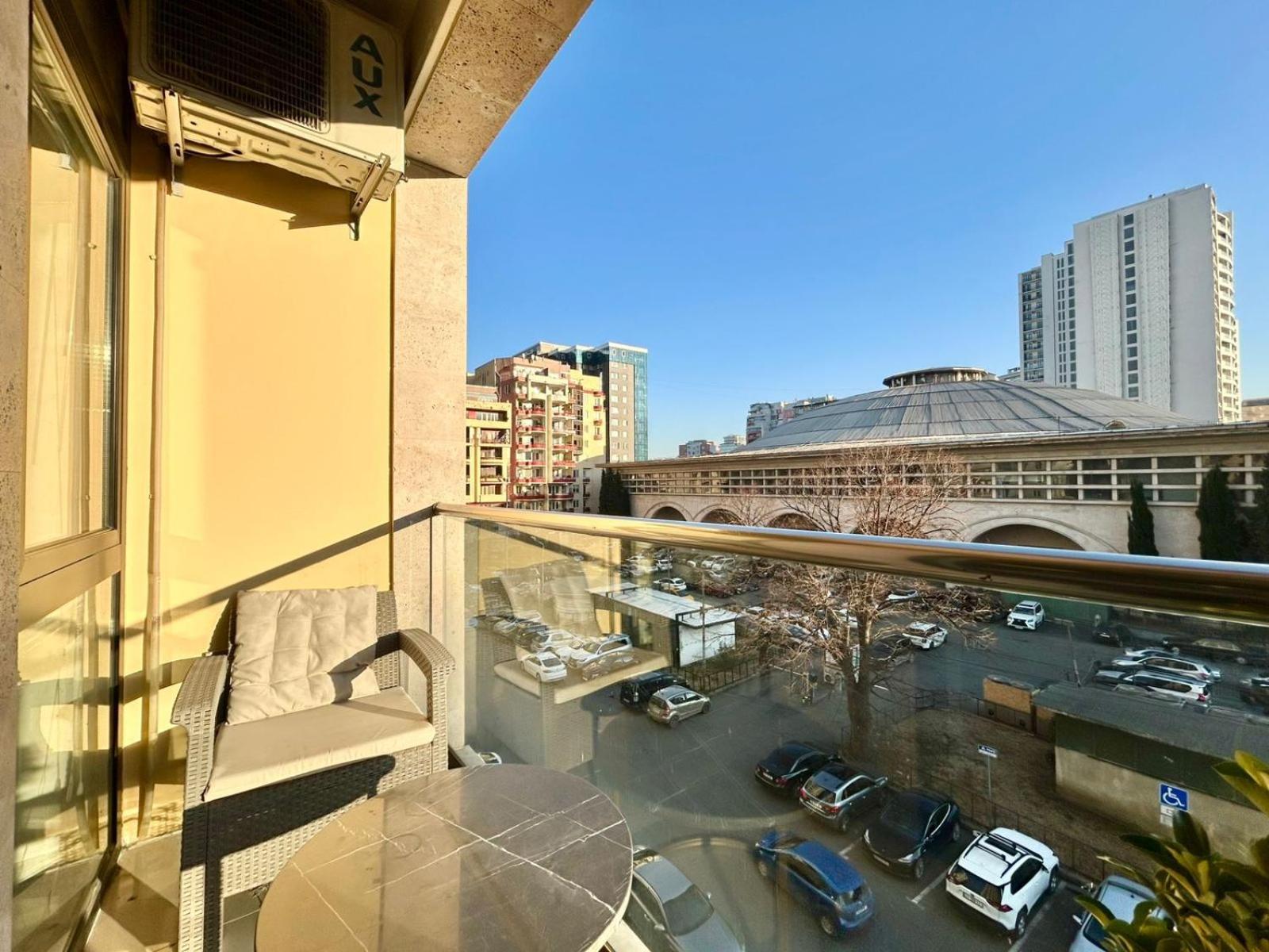 City Center - Next To Holiday Inn -2Br Apartment Tbiliszi Kültér fotó