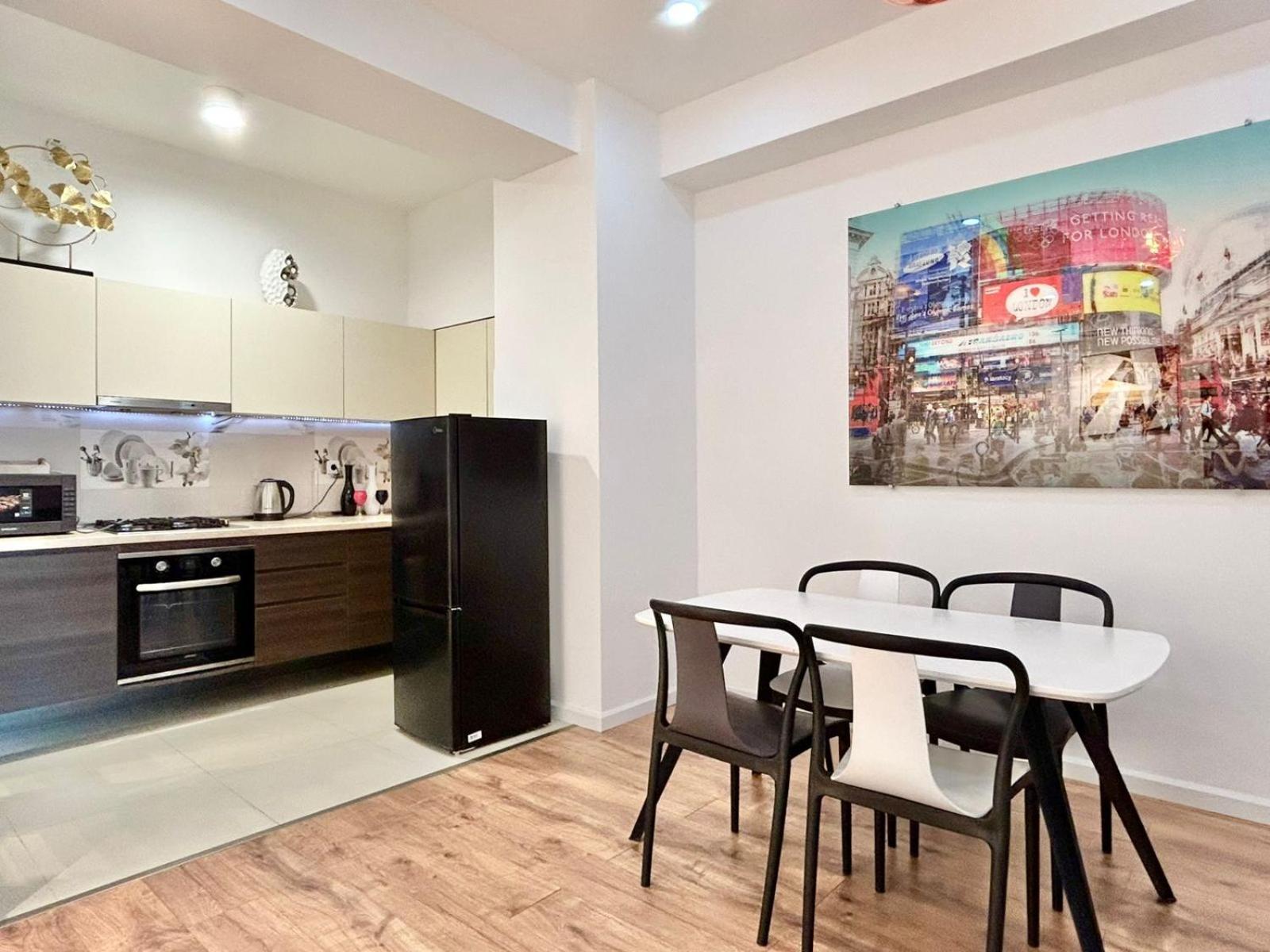 City Center - Next To Holiday Inn -2Br Apartment Tbiliszi Kültér fotó